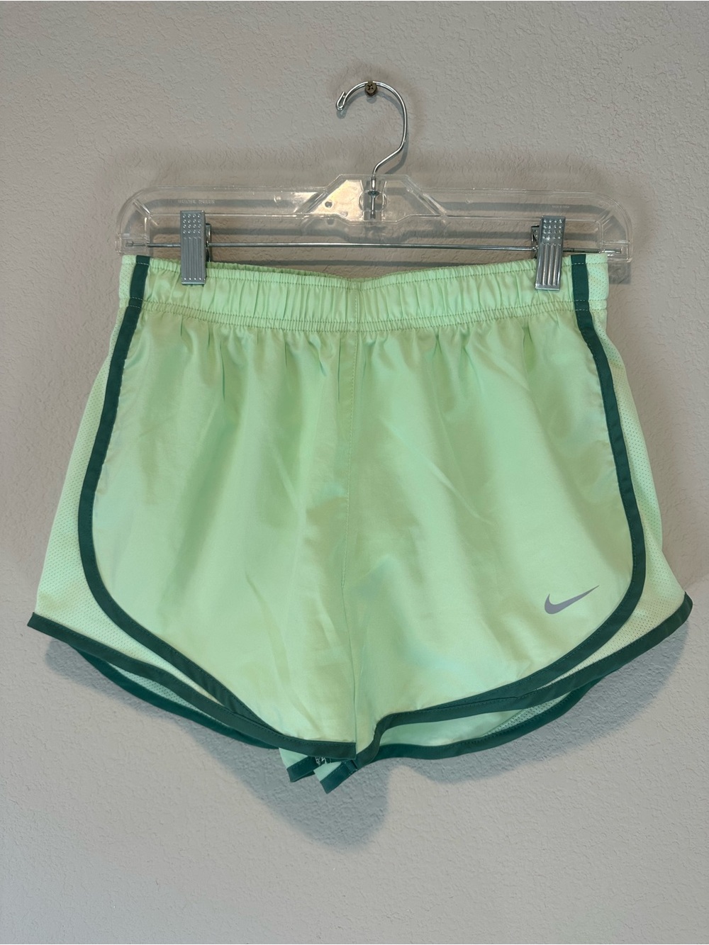 Nike Dri-Fit Tempo Running Shorts in Pistachio Mint Green Contrast size Small